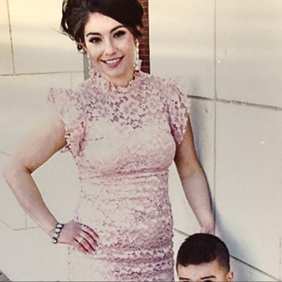 Pink lace dress - Picture 2 of 3